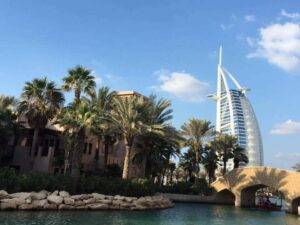 How-to-Travel-Cheap-in-Dubai-Without-Missing-Top-Attractions